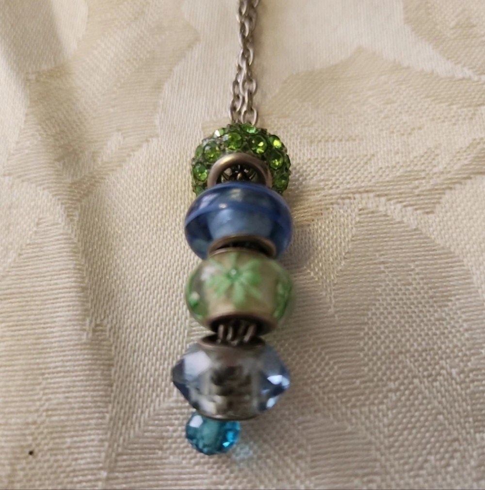 Glass Bead Pendant Necklace